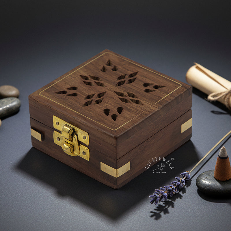 LIFAFEWALA wooden square ginni coin box with laser-cut lid and brass inlay